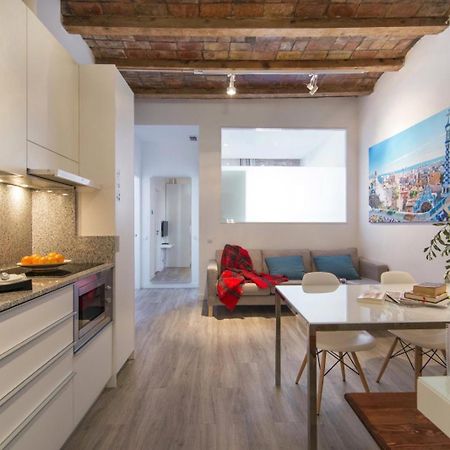 Happy People Sagrada Familia Gaudi Apartments Barcelona Bagian luar foto