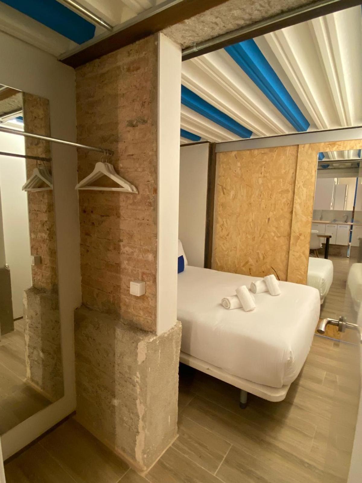 Happy People Sagrada Familia Gaudi Apartments Barcelona Bagian luar foto