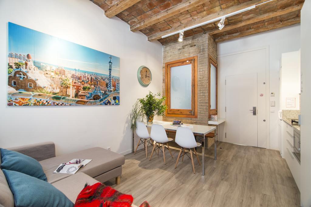 Happy People Sagrada Familia Gaudi Apartments Barcelona Bagian luar foto