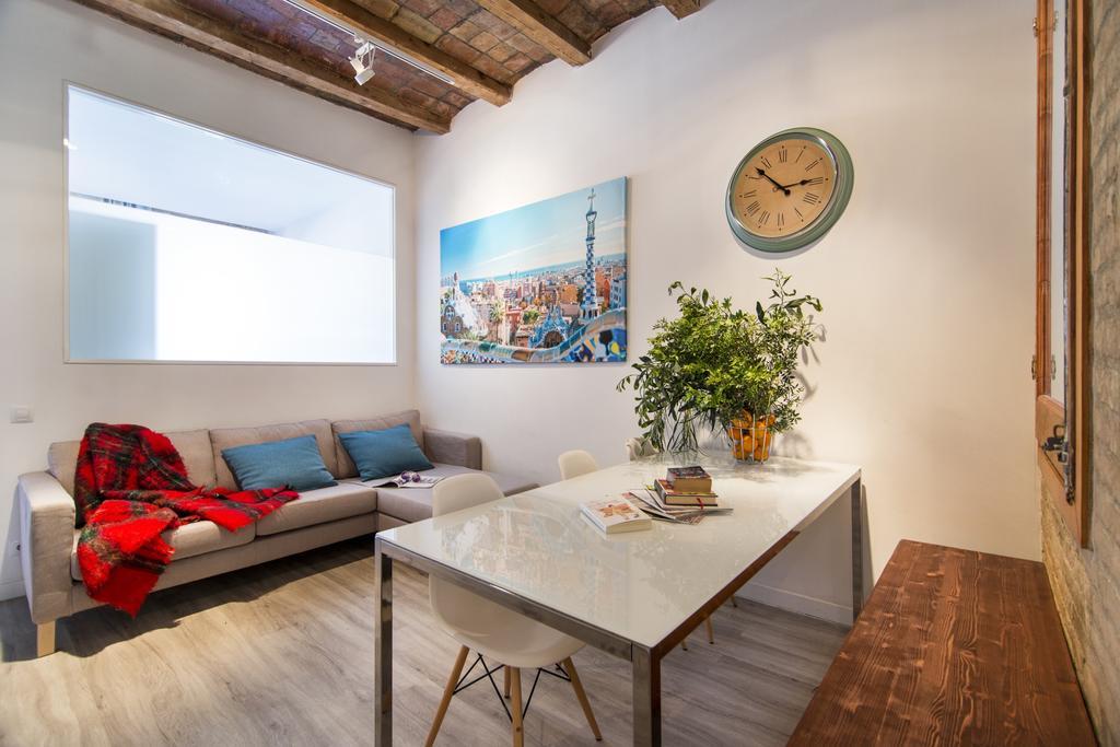 Happy People Sagrada Familia Gaudi Apartments Barcelona Bagian luar foto