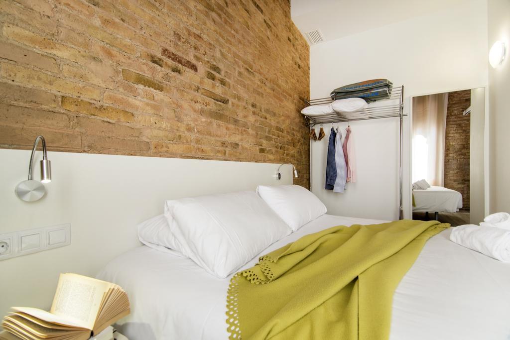 Happy People Sagrada Familia Gaudi Apartments Barcelona Bagian luar foto