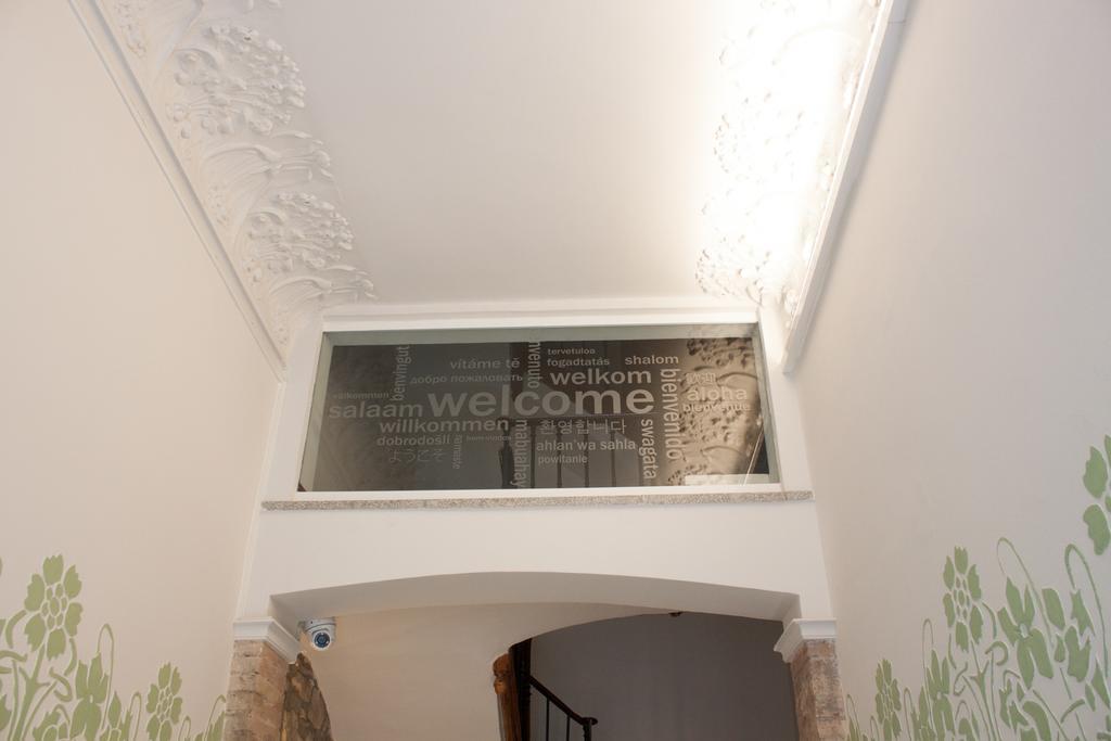 Happy People Sagrada Familia Gaudi Apartments Barcelona Bagian luar foto