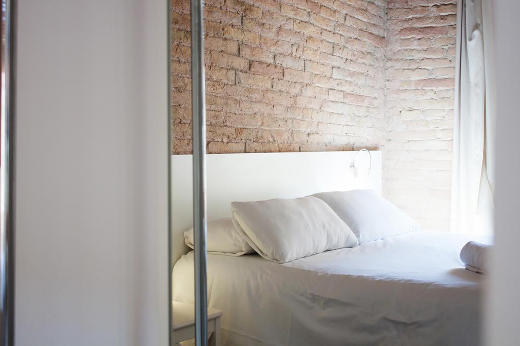 Happy People Sagrada Familia Gaudi Apartments Barcelona Bagian luar foto