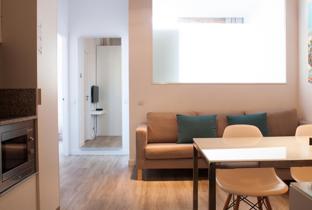 Happy People Sagrada Familia Gaudi Apartments Barcelona Bagian luar foto