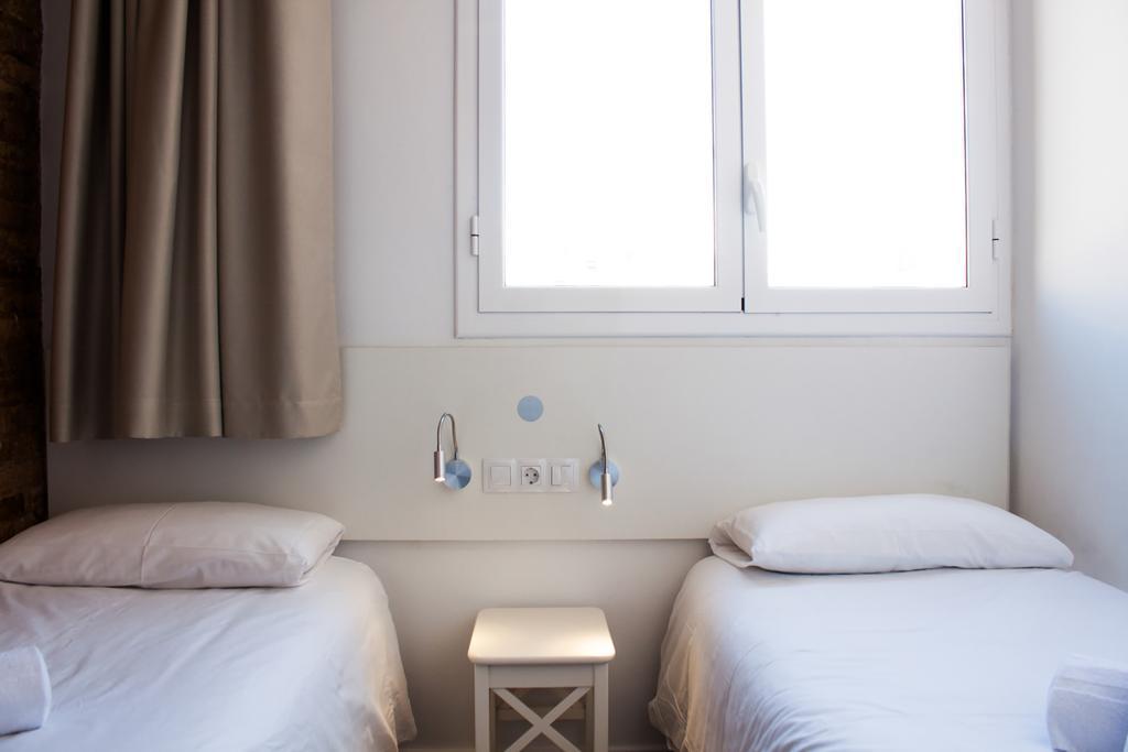 Happy People Sagrada Familia Gaudi Apartments Barcelona Bagian luar foto