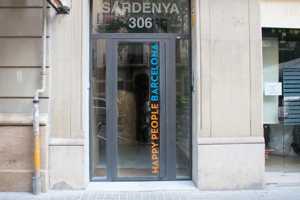 Happy People Sagrada Familia Gaudi Apartments Barcelona Bagian luar foto