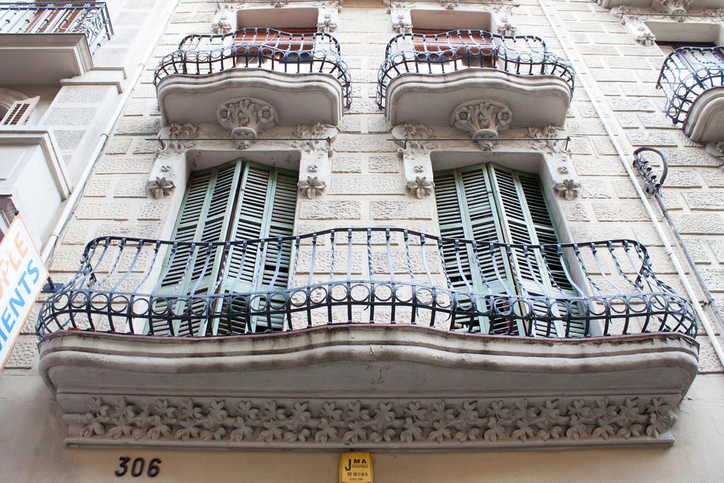 Happy People Sagrada Familia Gaudi Apartments Barcelona Bagian luar foto